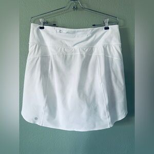 ATHLETA ‘Run with it’ 16” White Athletic Skort | Women’s size Large